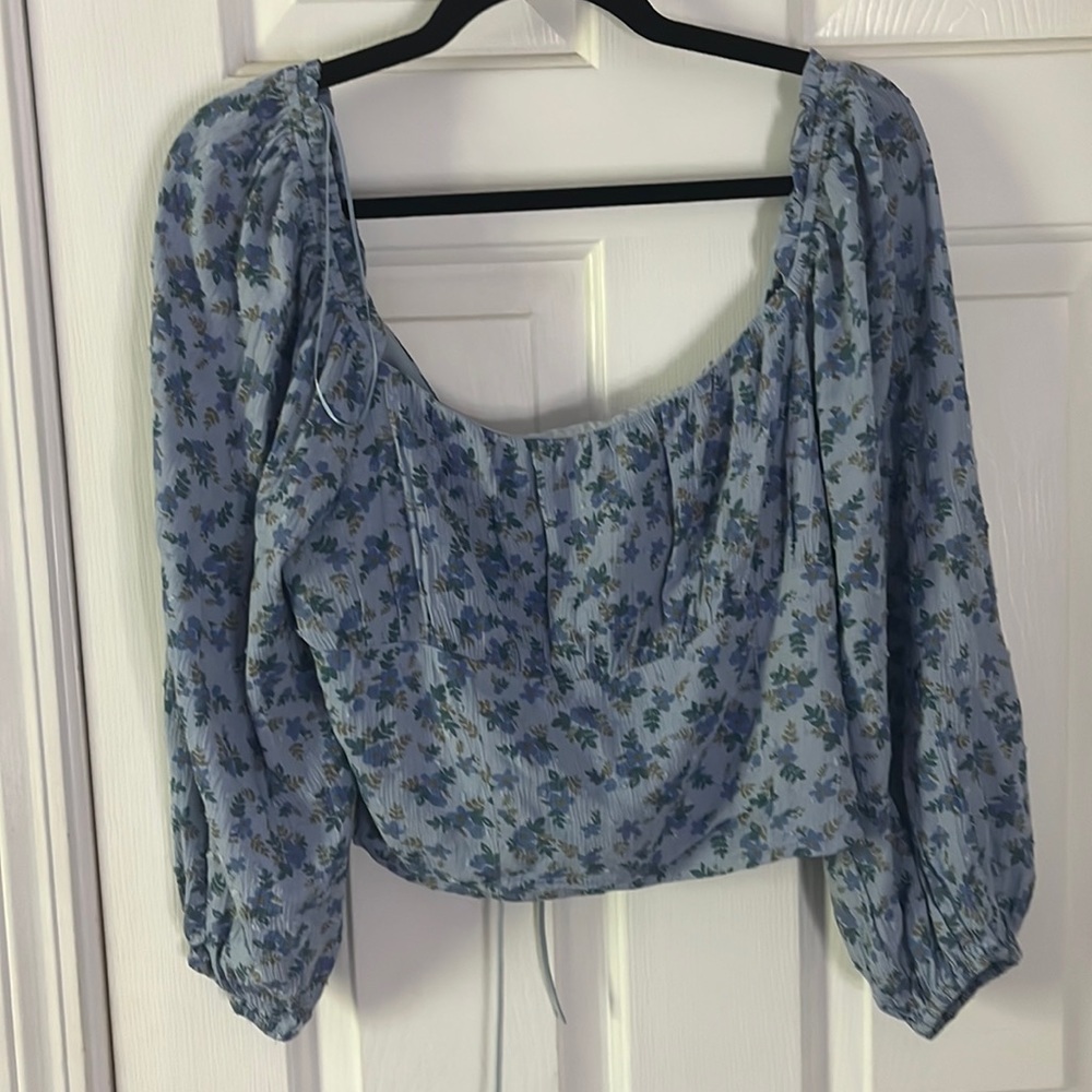 blue floral cropped blouse NWT